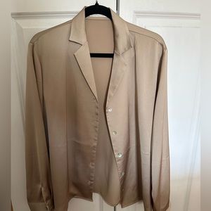 Oak and Fort button up top